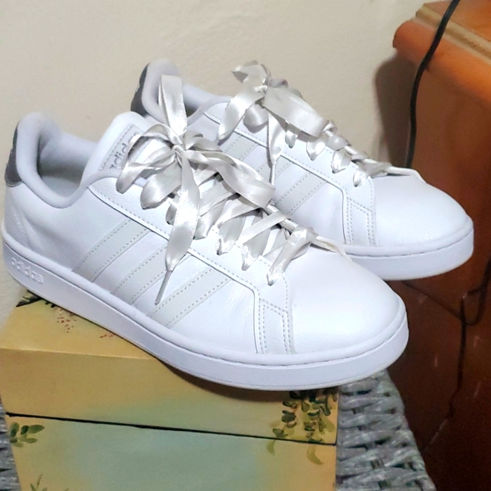 Adidas Sneakers